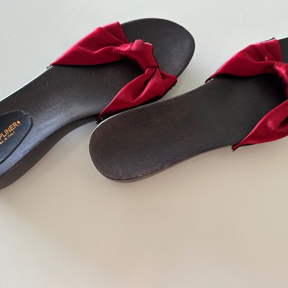 DONALD PLINER RUBY RED SATIN DARK WOOD SLIP-ONS....BRAND NEW/11M - Picture 2 of 9
